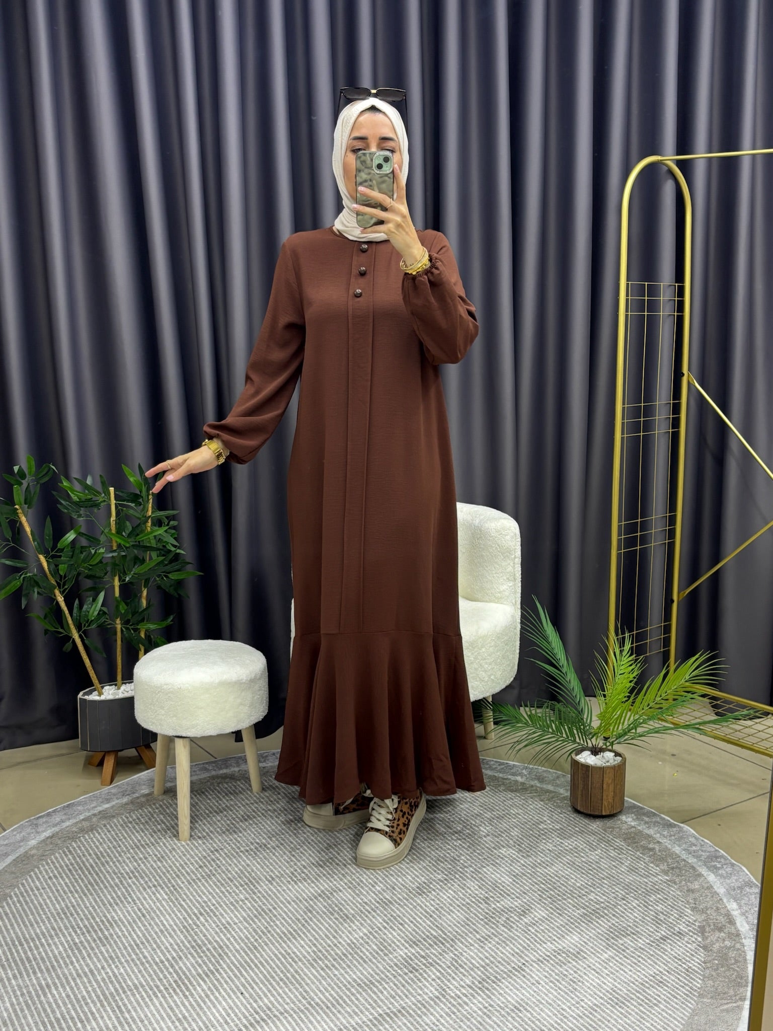 ÜÇ DÜĞMELİ ELBİSE KAHVE