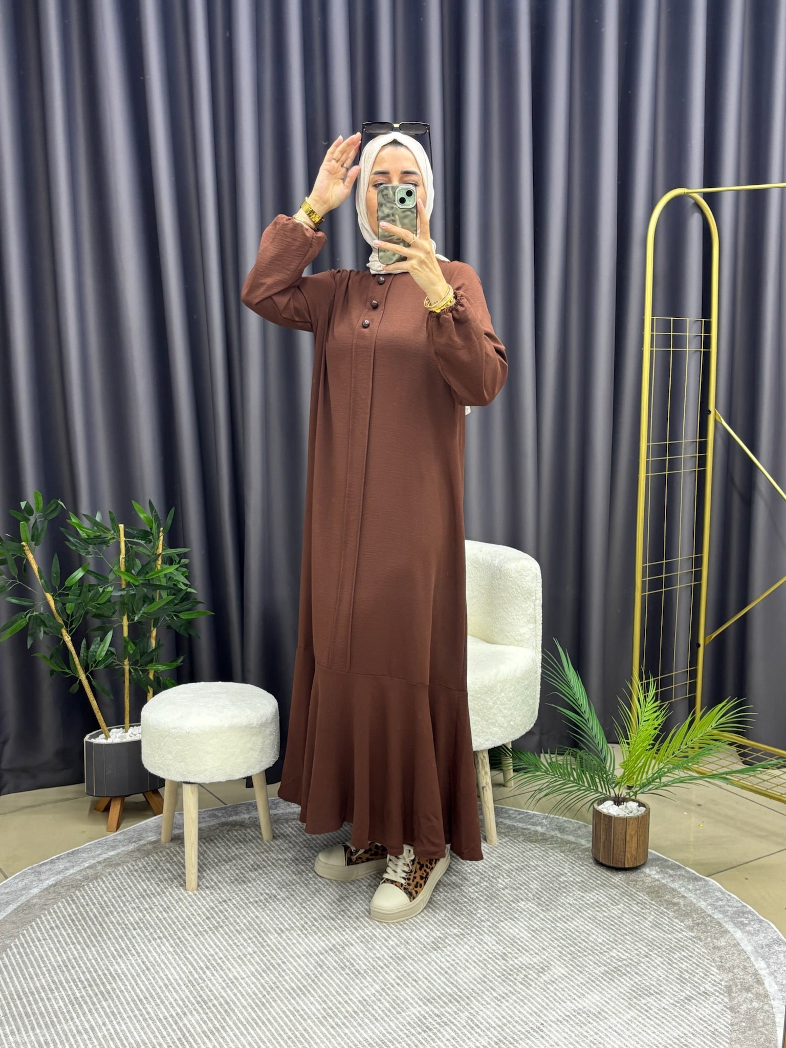 ÜÇ DÜĞMELİ ELBİSE KAHVE